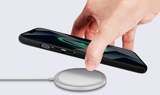 Hülle für MagSafe Spigen Mag Armor für Apple iPhone 13 Mini
