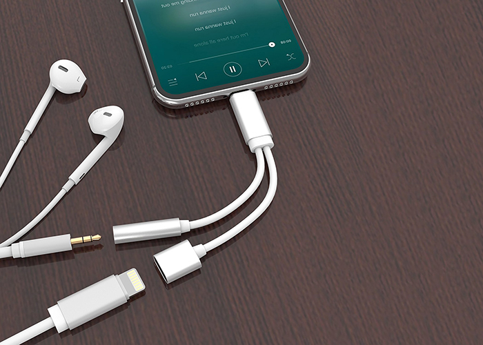 Kabel przejściówka lightning do iPhone audio mini jack srebrny 4kom.pl