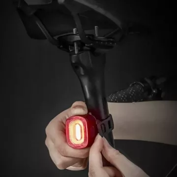 Rockbros Q2S LED-Fahrradrücklicht mit intelligentem Stoppsystem USB-C - USB-A-Kabel - Schwarz