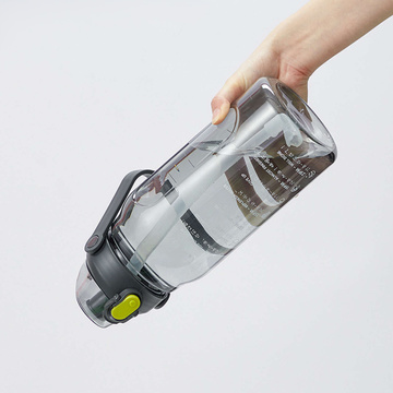 Flasche, Trinkflasche mit Strohhalm, 1,5l, motivierend, mit Erinnerung, mit motivierender Maßnahme, mit Griff, schwarze Waschbürste