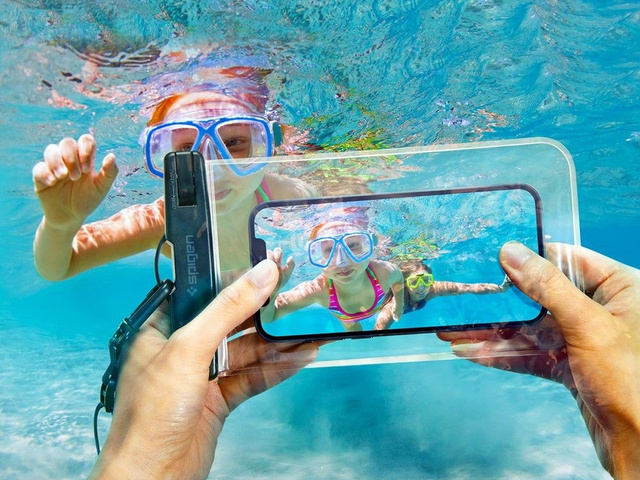 Uniwersalne etui wodoodporne x2 na telefon 6.8 Spigen A601 IPX8 Czarne