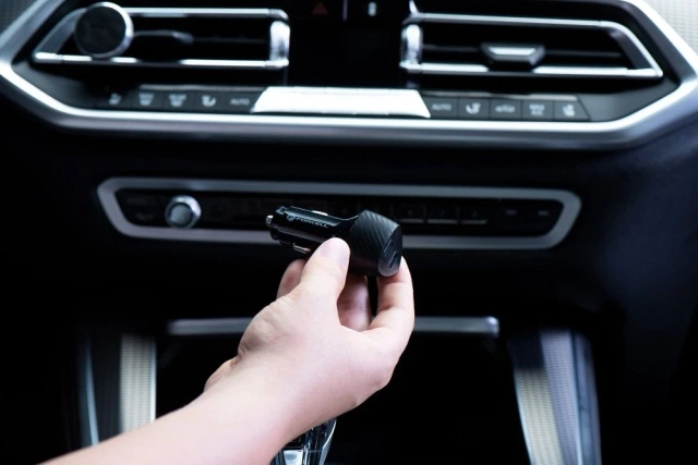 Ładowarka samochodowa FORCELL F-ENERGY Carbon CC50-2C 2 x Typ C PD 3A 40W