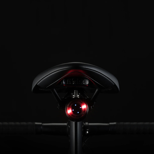 Tylna lampka rowerowa wodoodporna RockBros Q1 7x kolor LED USB pod siodełko oświetlenie światło na tył