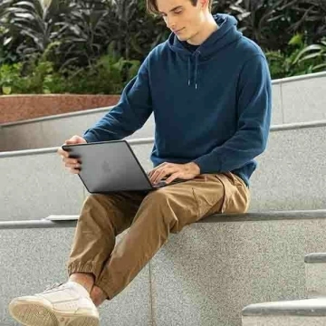 UNIQ Venture Laptoptasche für MacBook Air 13 (2018 -2022) schwarz/mitternachtsschwarz