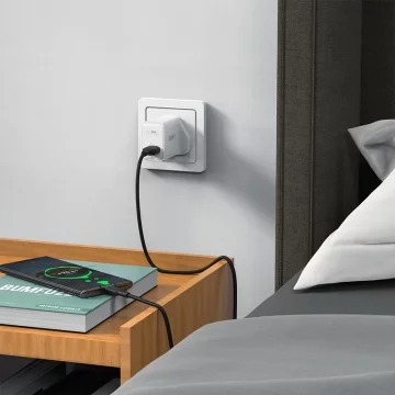 Acefast GaN-Ladegerät (UK-Stecker) USB Typ C 30 W, Power Delivery, PPS, Q3 3.0, AFC, FCP schwarz (A24 UK schwarz)