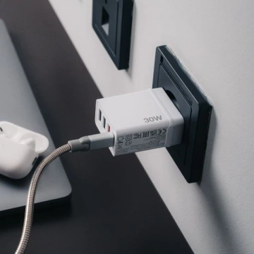 Verbatim 30W Wandladegerät 3xUSB-A/USB-C PD 3.0 Weiß