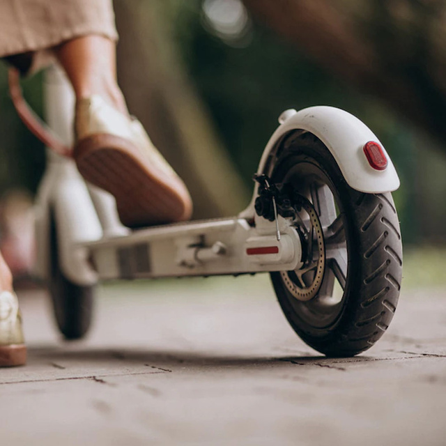 Błotnik tylni Alogy do hulajnogi elektrycznej do Xiaomi M365 / Pro / Mi 1S / Pro 2 Biały