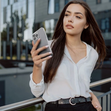 Schutzhülle CLEAR CASE 2mm für iPhone 15 Plus (Kameraschutz)