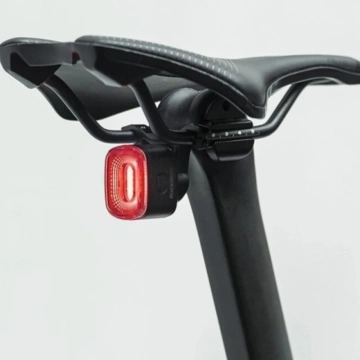 Rockbros Q2S LED-Fahrradrücklicht mit intelligentem Stoppsystem USB-C - USB-A-Kabel - Schwarz