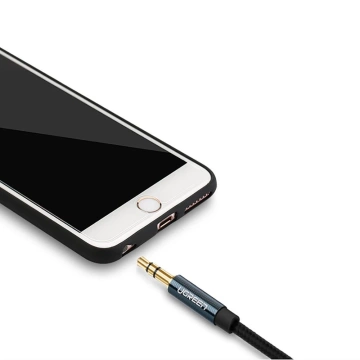 Winkelkabel UGREEN AUX 2 x Miniklinke 3,5 mm 1,5 m blau (AV112)