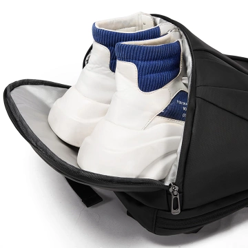 Bange wasserdichter Rucksack für 15,6-Zoll-Laptop, Stadtreisender, 45 x 30 x 16 cm, für Arbeit, Flugzeug, Herren, Damen, mit USB-Anschluss Schwarz