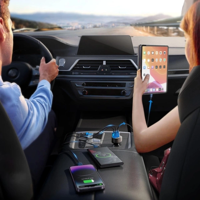 Ładowarka samochodowa Joyroom JR-CCD04 30 W 2× USB-C & USB-A z wyświetlaczem – czarna