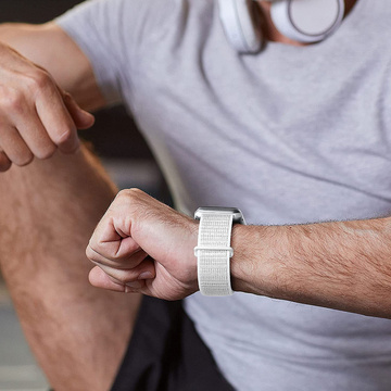 Alogy Nylonband mit Klettverschluss für Apple Watch 1/2/3/4/5/6/7/8/SE/Ultra (42/44/45/49 mm) Weiß