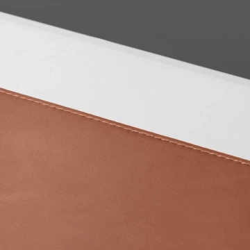 Spigen LD301 Mauspad für braunen Schreibtisch