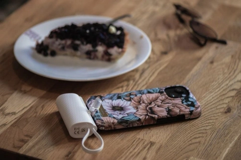 FORCELL F-ENERGY Power Plug F5K3 Powerbank mit integriertem Lightning PD-Anschluss 20 W 5000 mAh Weiß