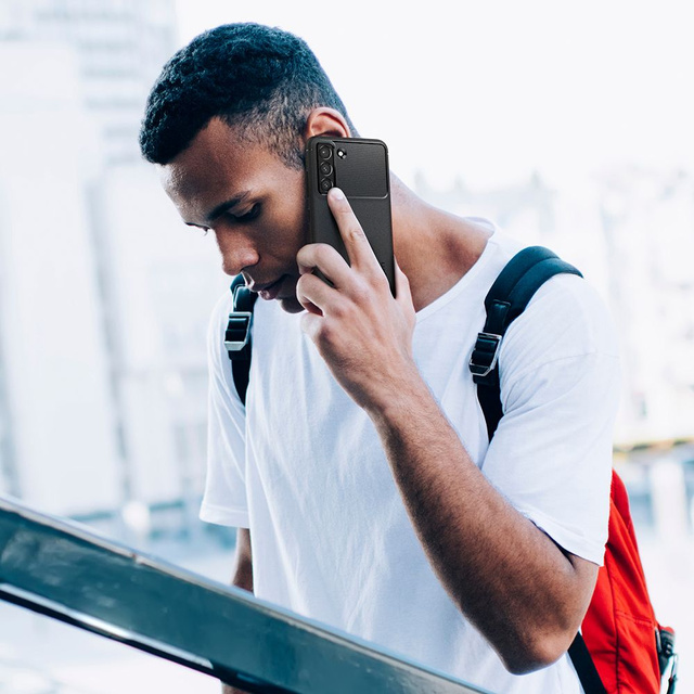 Etui do Samsung Galaxy S21 FE futerał Spigen Rugged Armor Matte Black + Szkło