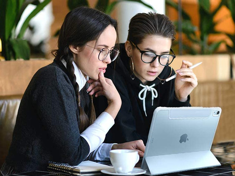 Etui Spigen Ultra Hybrid Pro für Apple iPad Air 4 2020 / 5 2022 Himmelblau