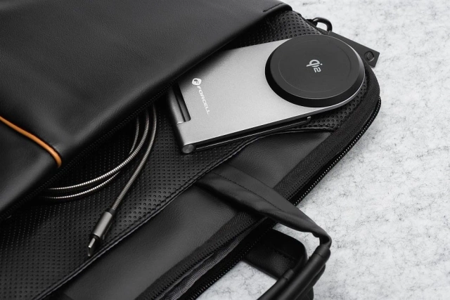 Ładowarka Indukcyjna Flip Charge Qi2 MagSafe 15W USB-C Aluminiowa