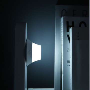 Nachttischlampe mit Yeelight Wireless Charging Nightlight