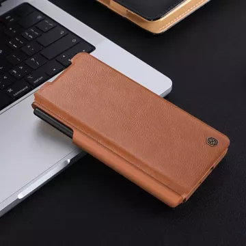 Skórzane etui z klapką i osłoną aparatu do Samsung Galaxy Z Fold 5 Nillkin Qin Leather Pro - czarne