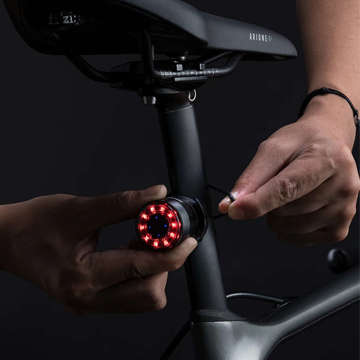 Tylna lampka rowerowa wodoodporna RockBros Q1 7x kolor LED USB pod siodełko oświetlenie światło na tył